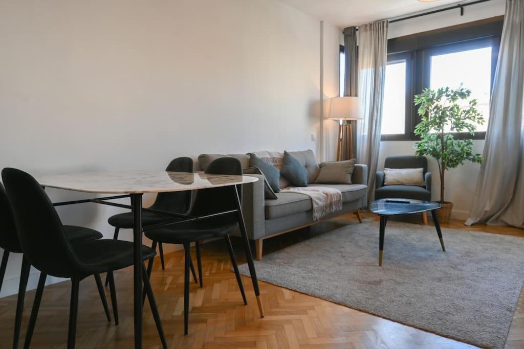 For You Rentals Apartamento Temporal Centrico De Dos Dormitorios Sil2 Madrid Esterno foto