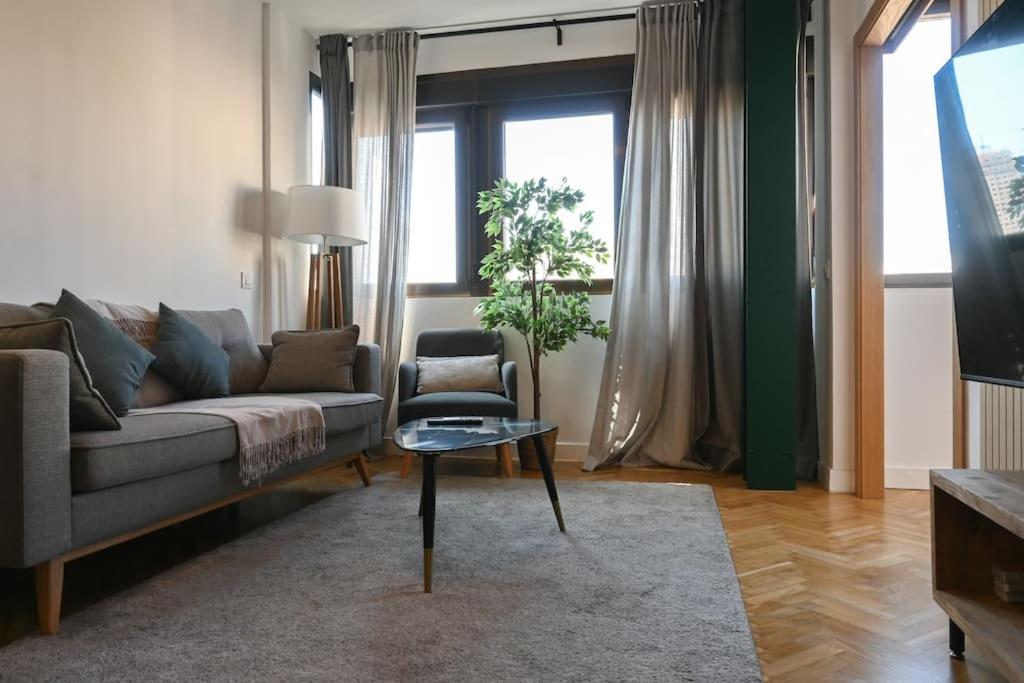 For You Rentals Apartamento Temporal Centrico De Dos Dormitorios Sil2 Madrid Esterno foto