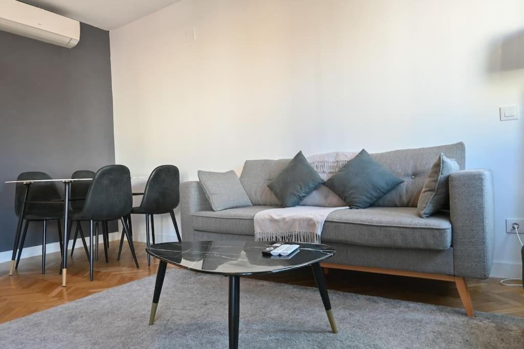 For You Rentals Apartamento Temporal Centrico De Dos Dormitorios Sil2 Madrid Esterno foto